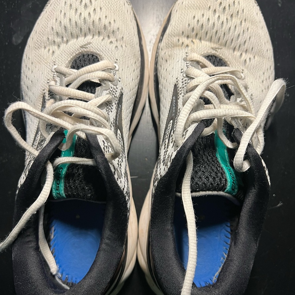 Brooks ladies Size 7
